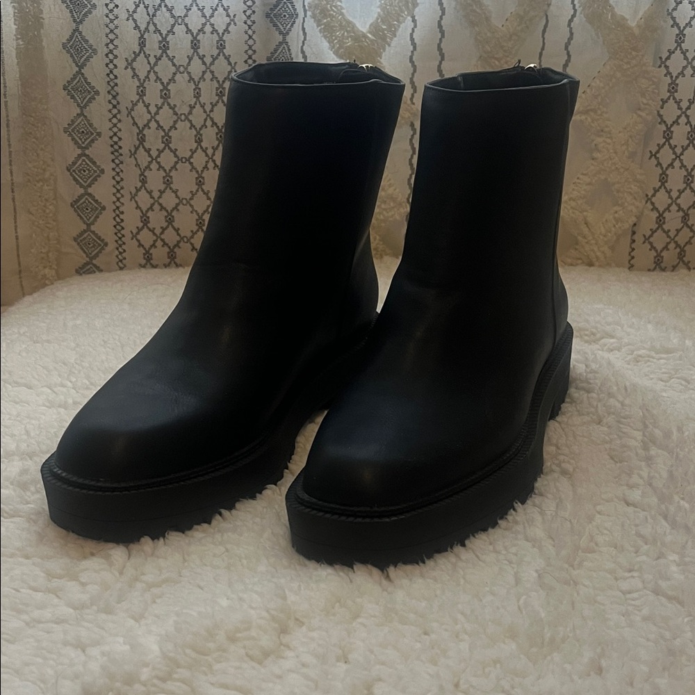 Steve Madden Chelsea Black Ankle Boots